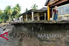 Abrasi ancam warga pulau Moti