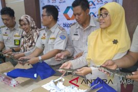 SKIPM Jambi melepasliarkan anak buaya muara