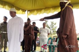 Pasangan mesum dicambuk 100 kali di Singkil