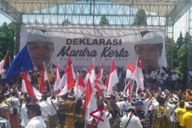 Deklarasi pasangan Mantra-Kerta dihadiri ribuan pendukung (video)