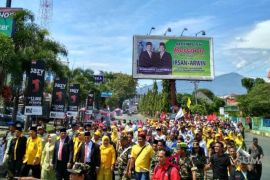 Azan iringin pelepasan pasangan "Bersinar"