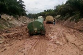 Pengendara lintas Aceh-Sumut keluhkan jalan rusak