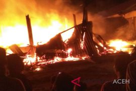 11 toko di terminal Subulussalam ludes terbakar