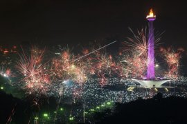 Mass Wedding, Praying and Entertainment Highlight New Year's Eve