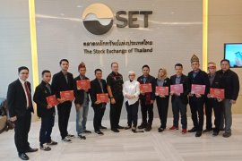 Mahasiswa STIE Nobel Berprestasi Nabung Saham