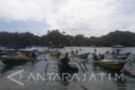 Gelombang Tinggi, Nelayan Kabupaten Malang Tak Melaut