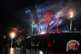 Gubernur: alihkan pesta kembang api dari JMP
