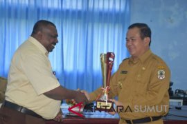 Pemkab Nias terima Raskin Award