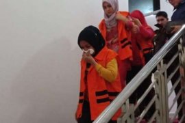 3 Bendahara Bapenda Riau Ditahan dalam Korupsi SPPD, Rekan Kerja Menyaksikan dengan Isak Tangis