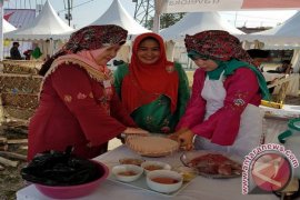 TP-PKK Agam Ikuti Lomba Masak Rendang Dalam Rangka HPN