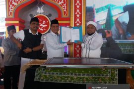 Menristekdikti Serahkan SK Universitas Ibrahimy Situbondo (Video)