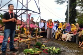 Peringati HPN, warga-PWI Kota Magelang prosesi "Warta Wijaya"