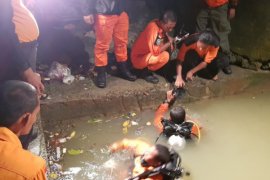 Anak lelaki hilang terseret arus parit besar
