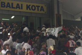 Ribuan pegawai dan warga lepas jenazah Nusyirwan