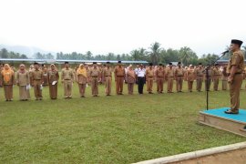 Menyonsong HUT Kabupaten Sijunjung digelar festival manumbuk padi, rekor MURI