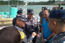 TNI AL semula menduga sabu-sabu satu ton pupuk urea