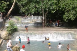 Permandian Kaburaburana ramai dikunjungi warga perayaan imlek