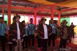 Manortor membuka galangang
