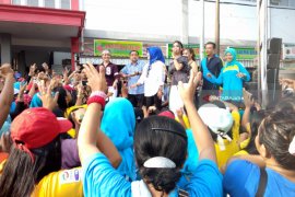 Kampanye di Pasar, Margiono Ajak Ibu-ibu Berjoget (Video)