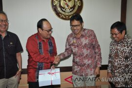 Sumbar Provinsi pertama serahkan LKPD ke BPK