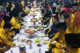 Makan bajamba merekatkan kebersamaan peserta HPN