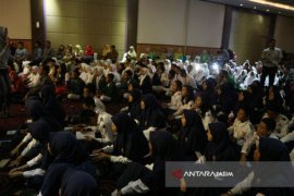 KPH Bojonegoro-SMPN 1 Tandatangani Nota Kesepahaman Tentang Hutan (Video)