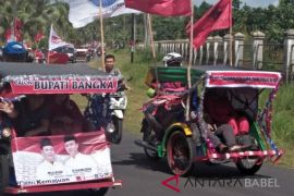 Pasangan "Mulya" Shalat Dhuha di Masjid Rambak