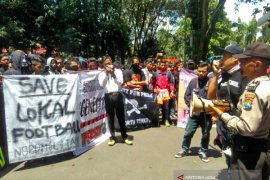 Suporter Persibo Bojonegoro Demo Tuntut Manajemen Rombak Kepengurusan (Video)