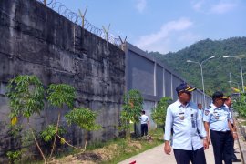 Tiga warga binaan rutan Padang yang kabur masih diburu, pintu keluar dikunci