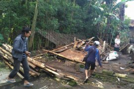 Tujuh Rumah di Tulungagung Rusak Terseret Longsor