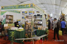 Sejumlah kampus tidak mau ketinggalan semarakkan HPN 2018 di Padang