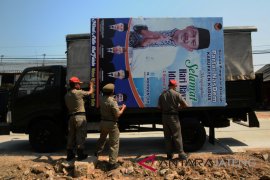 KPU Gorontalo Utara Serahkan Ribuan Alat Peraga Kampanye