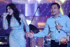 Foto Kemarin: Penampilan Anang dan Ashanty