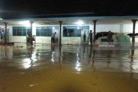 Santri Ponpes Ar-Rosyid Bangsalsari Jember Mengungsi Akibat Banjir Lumpur (Video)