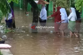 Pesantren Islam Bustanul Ulum Pakusari Jember Digenangi Banjir