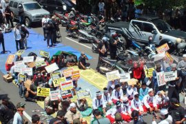 Demo "212" di Jember Kritisi Pemerintahan Faida-Muqit (Video)