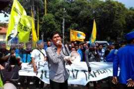 PMII Cabang Surabaya Tolak Revisi UU MD3 (Video)