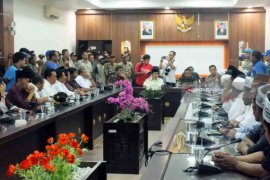 Tuntutan Demo "212" Ditandatangani Dua Fraksi DPRD Jember
