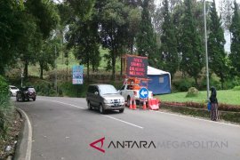 Diujicobakan jalur Puncak masih sepi dan lancar