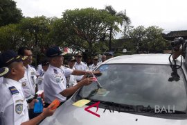 Angkutan "online" legal jika berisi stiker