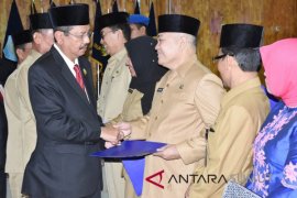 Gubernur rotasi delapan pejabat eselon