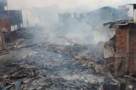 Lihat Korban Kebakaran Pecinan Siak, Syamsuar Katanya Tinggalkan Kampanye di Pekanbaru