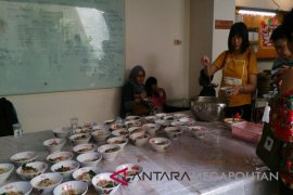 Vihara Dhanagun suguhkan Lomie hidangan Imlek