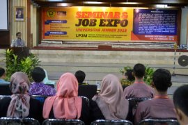 Begini Cara LP3M Unej Perpendek Masa Tunggu Lulusan