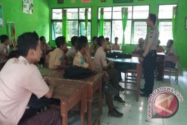 Polres Tanamkan Pendidikan Karakter di SMA Torjun