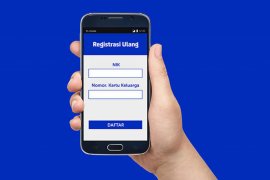 Gerai XL dipadati pelanggan seiring berakhirnya masa registrasi