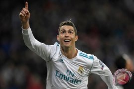Para penggemar desak Ronaldo tetap bertahan di Real Madrid
