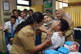 Dinkes Balikpapan berikan vaksin difteri di sekolah