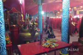 Sembahyang menyambut Imlek 2569