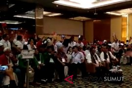 Perang yel-yel " meriahkan pengundian nomor urut